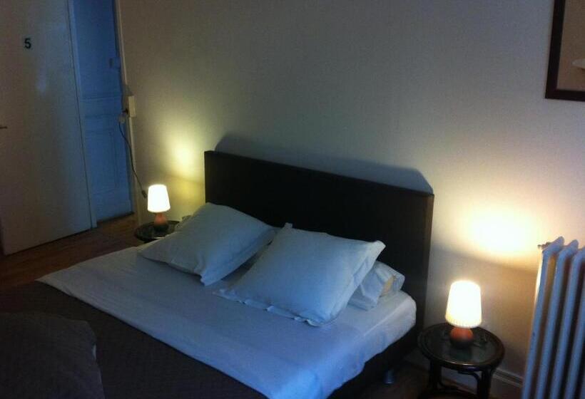 اتاق استاندارد یک نفره, Residence 18