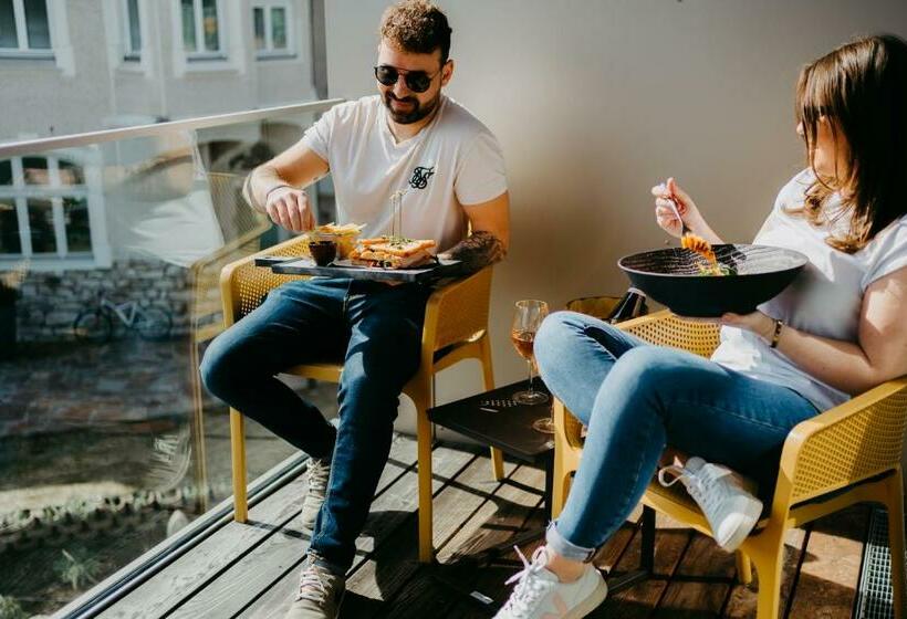 اتاق سوپریور با بالکن, Rocket Rooms Velden