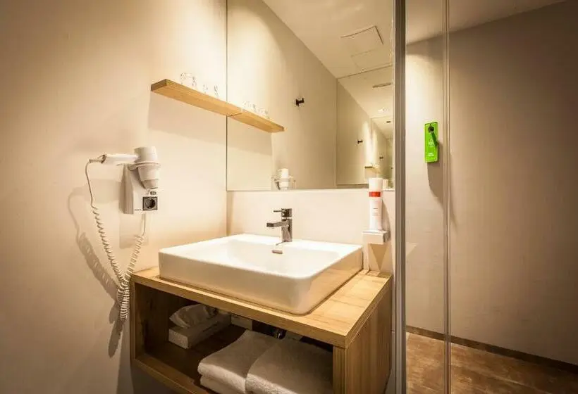 コンフォートルーム, Rocket Rooms Velden