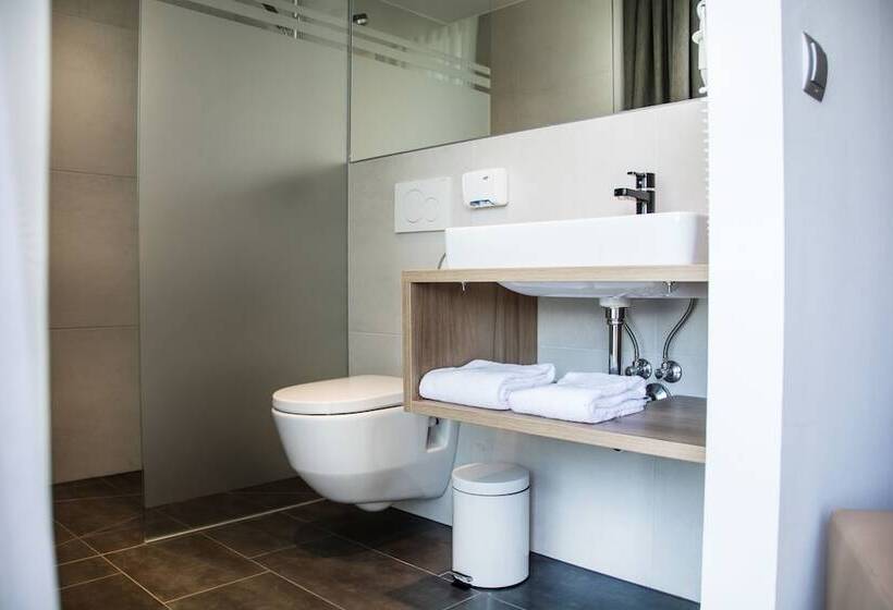 اتاق راحتی, Rocket Rooms Velden