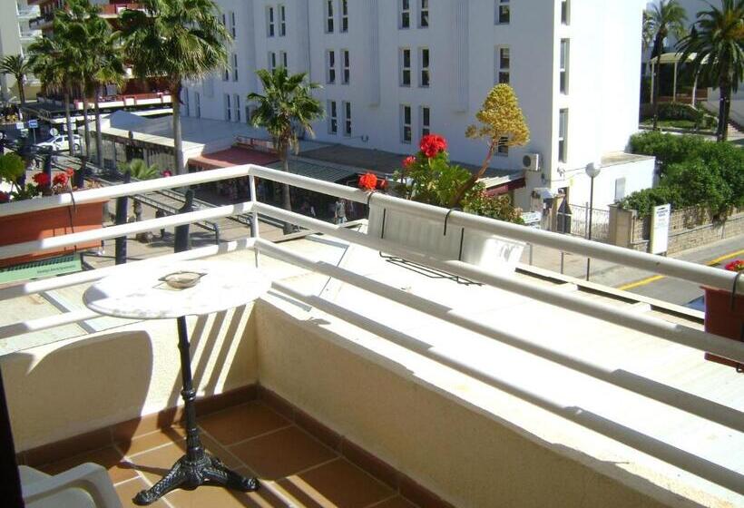 标准三人间, Saturno