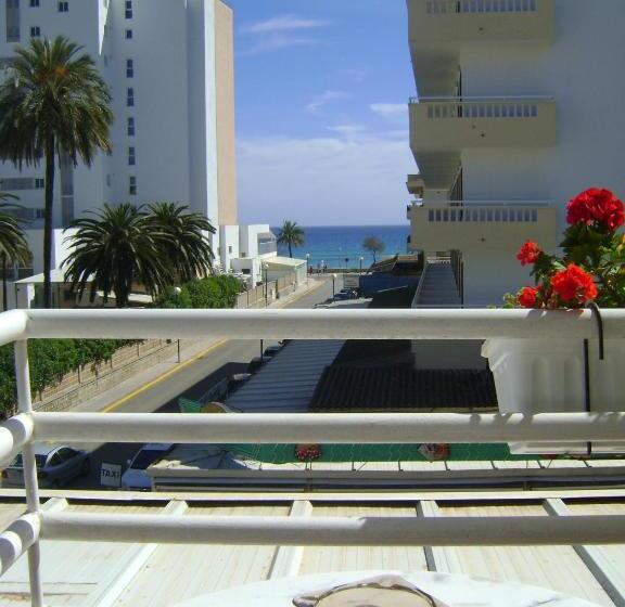 标准三人间, Saturno