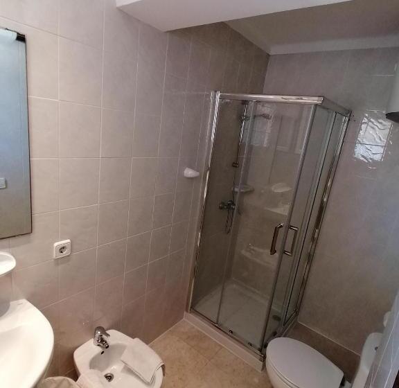 标准三人间, Saturno