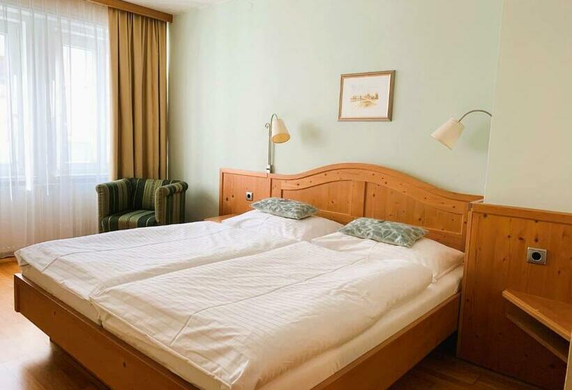 スタンダードルーム, Zur Post