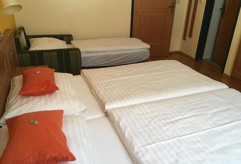 スタンダードトリプルルーム, Zur Post