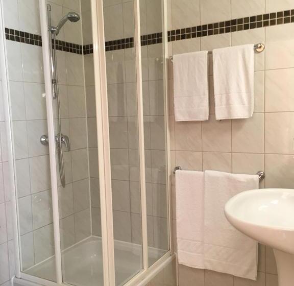 スタンダード４人部屋, Zur Post