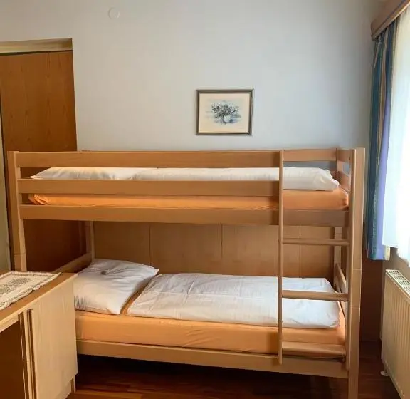 スタンダード４人部屋, Zur Post