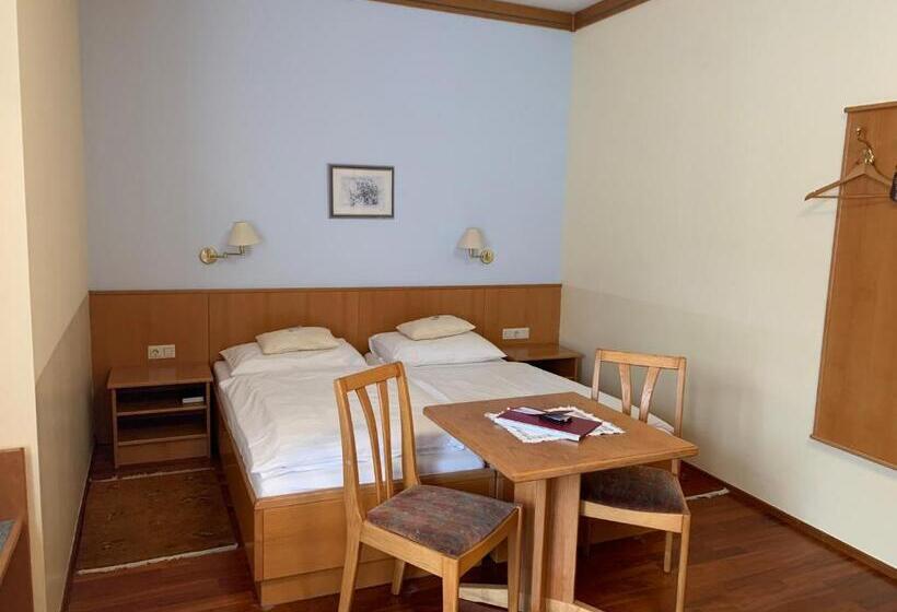 スタンダード４人部屋, Zur Post