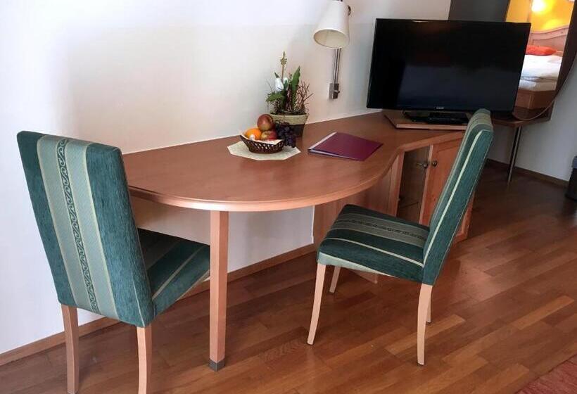 バルコニー付きスタンダードルーム, Zur Post