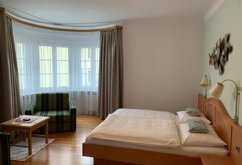 デラックスルーム, Zur Post