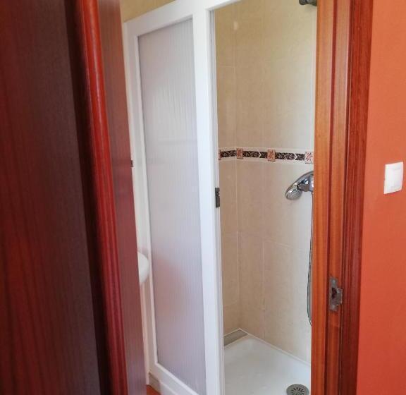 غرفة قياسية مطلّة علي البحر, O Encontro