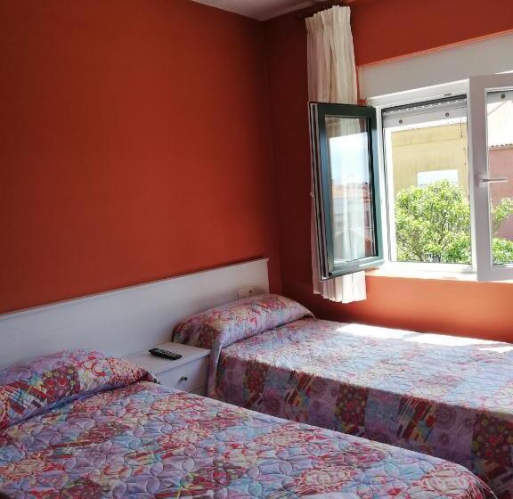 غرفة قياسية مطلّة علي البحر, O Encontro