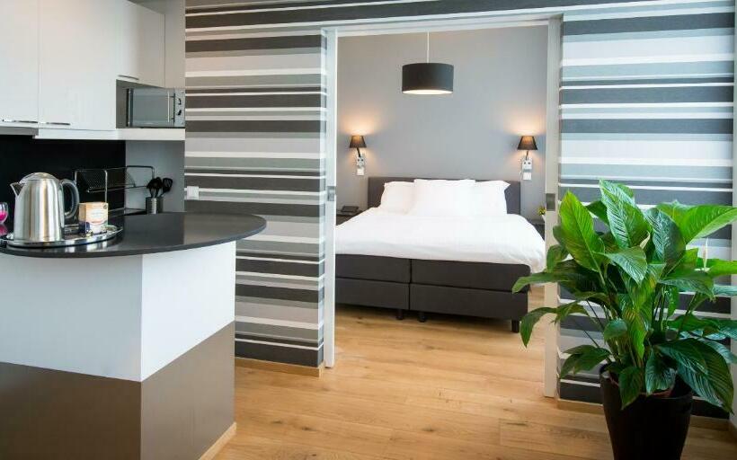 디럭스 스위트, B&b Avenue Deschanel