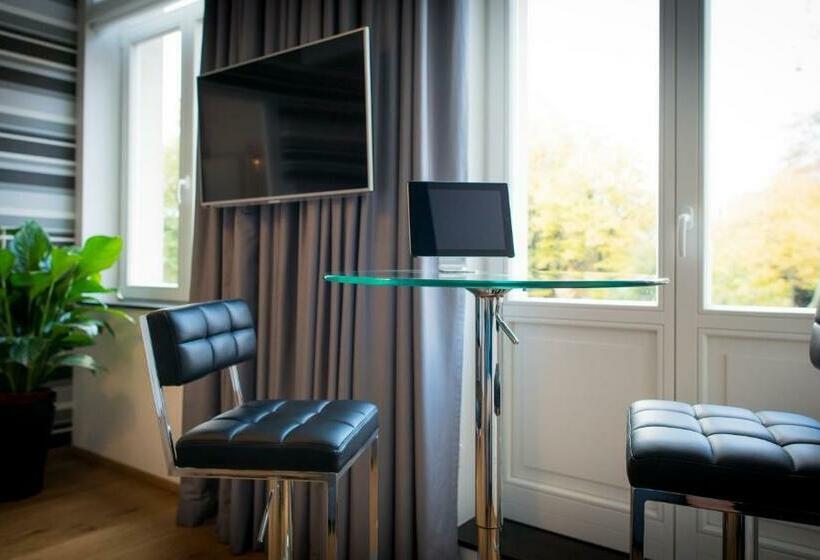 디럭스 스위트, B&b Avenue Deschanel