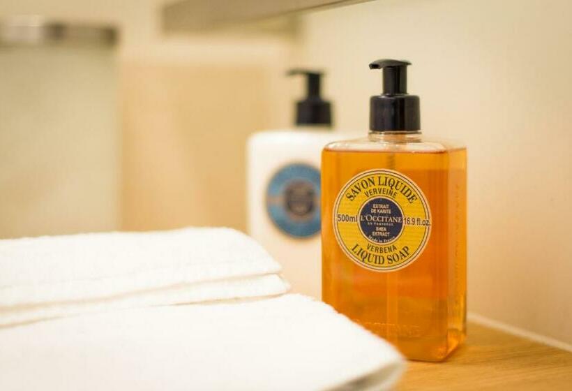 디럭스 스위트, B&b Avenue Deschanel