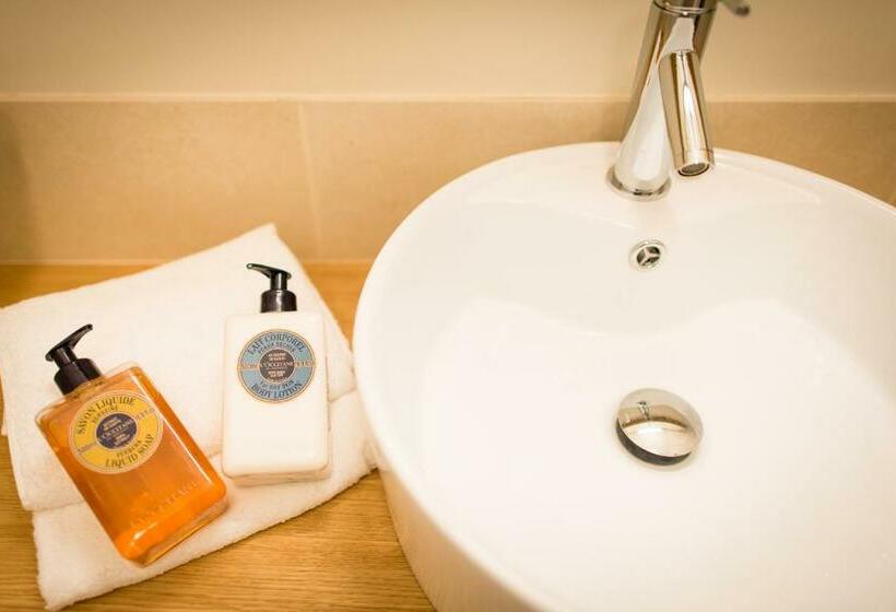 디럭스 스위트, B&b Avenue Deschanel