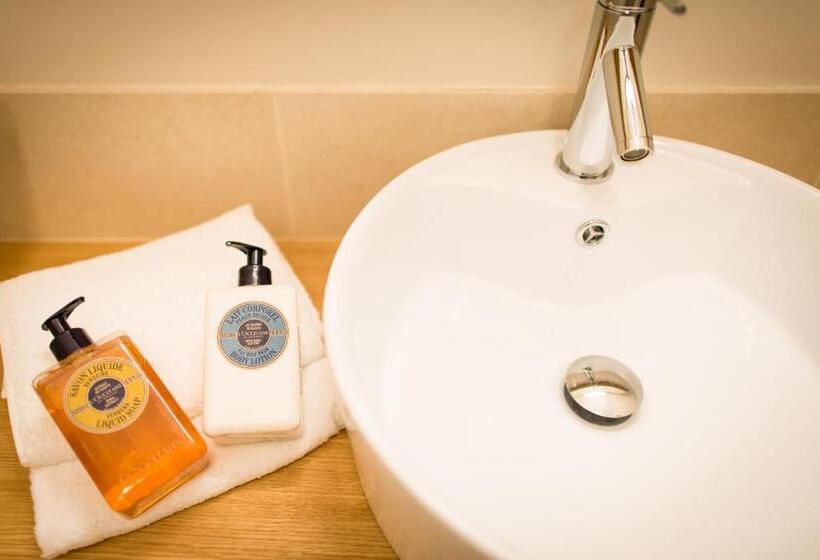 اتاق لوکس, B&b Avenue Deschanel