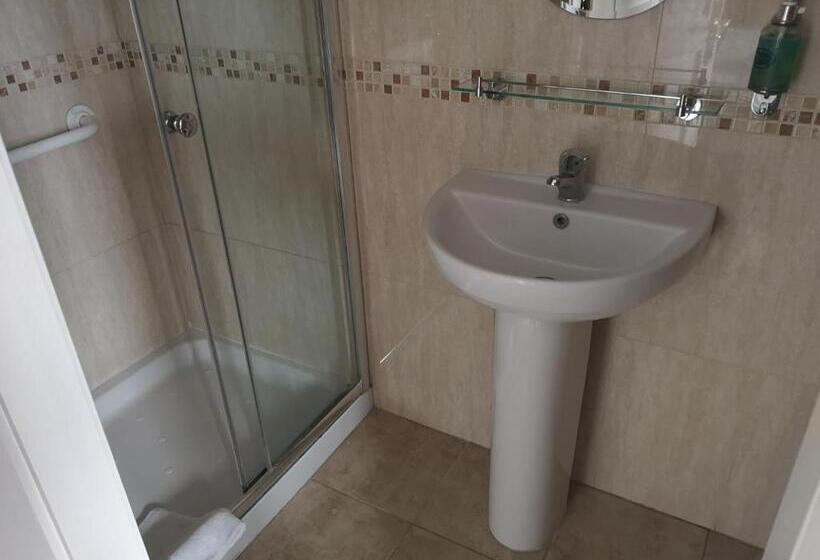 اتاق استاندارد سه نفره, Glen Gat House