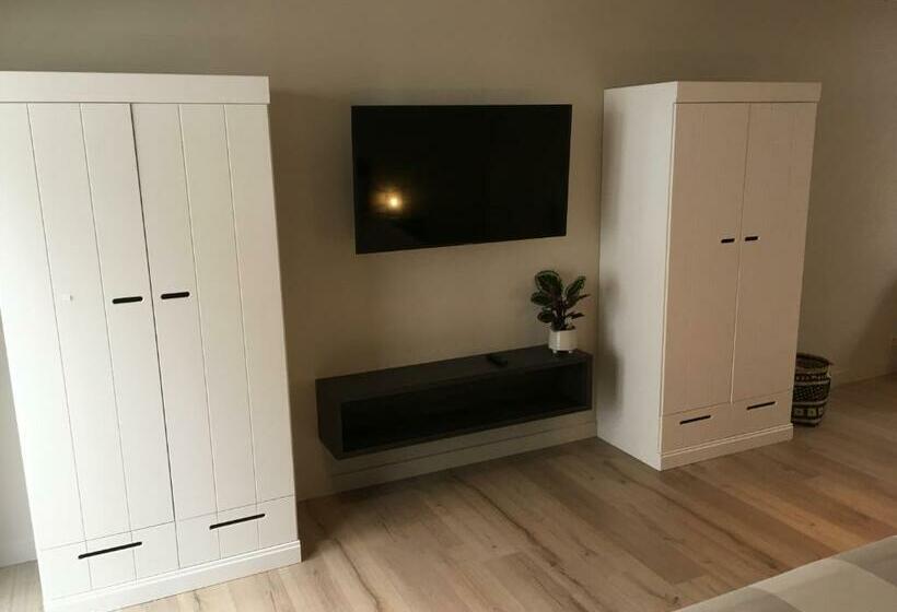 스탠다드 스튜디오 (테라스구비), Studio 't Ponton