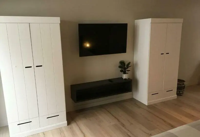Standard-studio Terassi, Studio 't Ponton