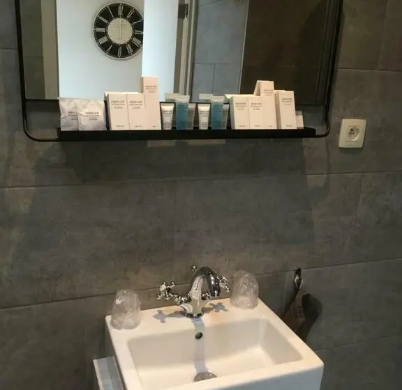 Standard-studio Terassi, Studio 't Ponton