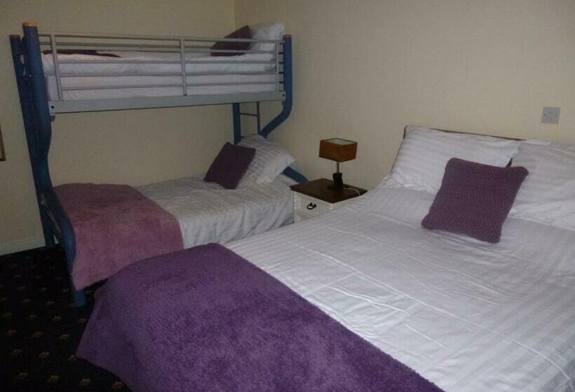 חדר משפחתי, The Schooner Tavern