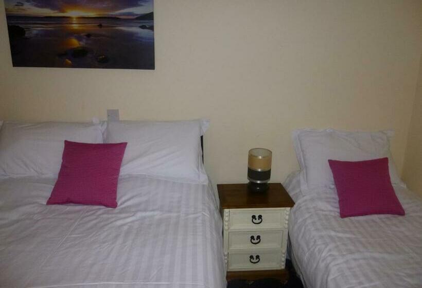 חדר סטנדרט, The Schooner Tavern