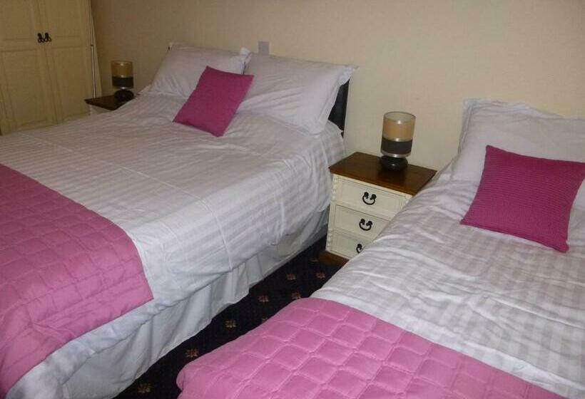 חדר סטנדרט, The Schooner Tavern