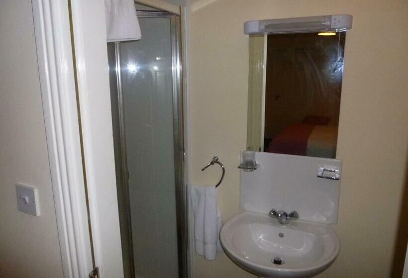 חדר סטנדרט, The Schooner Tavern