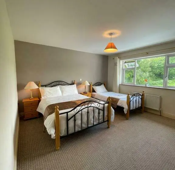 Deluxe Kolmen Hengen Huone, Deerbrook House B&b