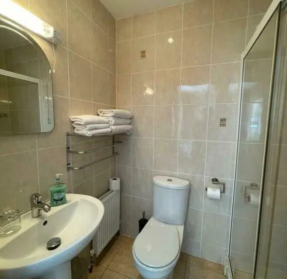 Deluxe Kolmen Hengen Huone, Deerbrook House B&b