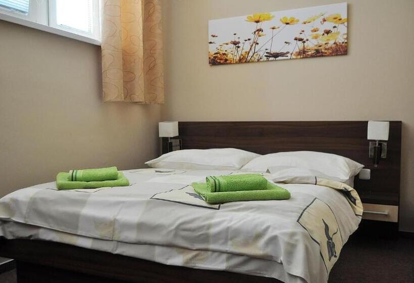 سوییت جونیور, Penzion Set