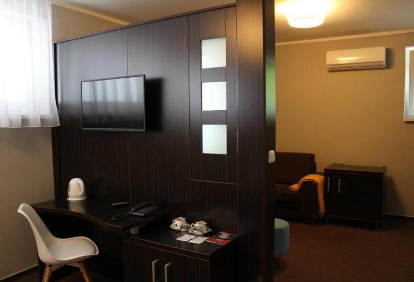 سوییت جونیور, Penzion Set