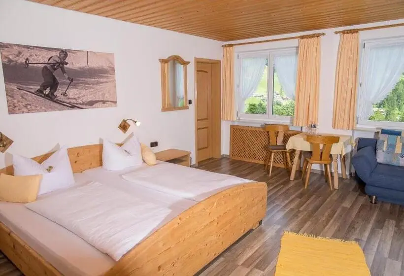 Standard Kolmen Hengen Huone, Haus Garni Luggi Leitner
