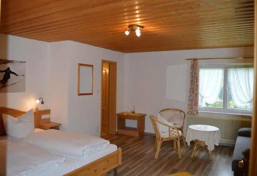 Standard Kolmen Hengen Huone, Haus Garni Luggi Leitner