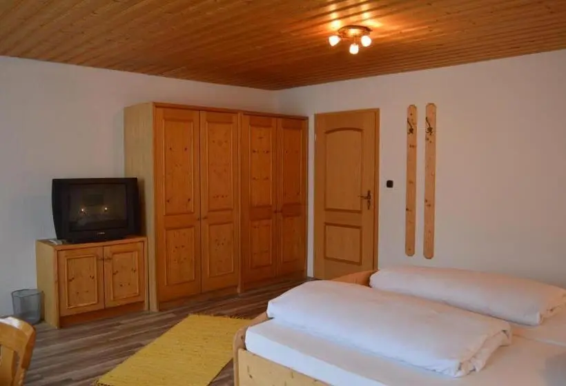 Standard Kolmen Hengen Huone, Haus Garni Luggi Leitner