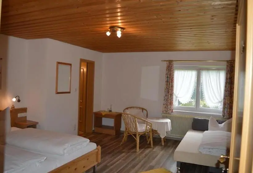 Standard Kolmen Hengen Huone, Haus Garni Luggi Leitner