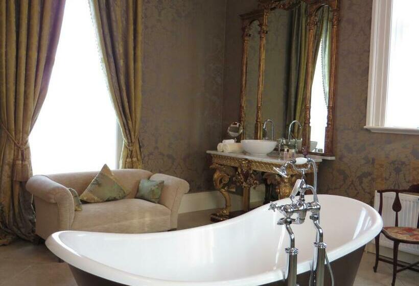 Люкс, Tankardstown