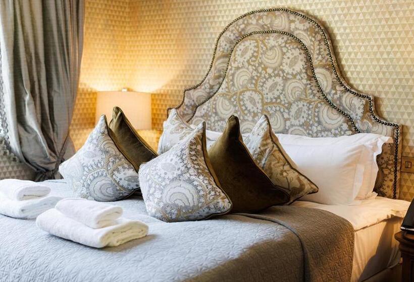 Номер Deluxe, Tankardstown