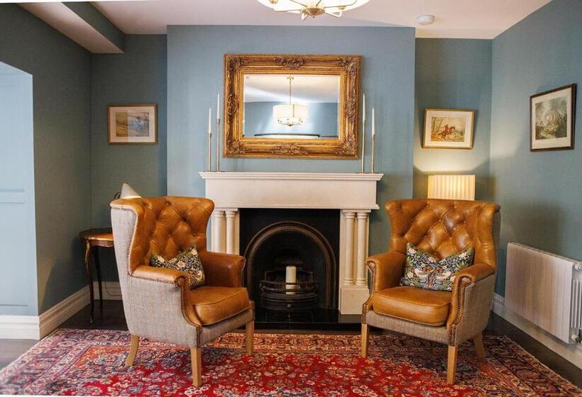 Номер Deluxe, Tankardstown