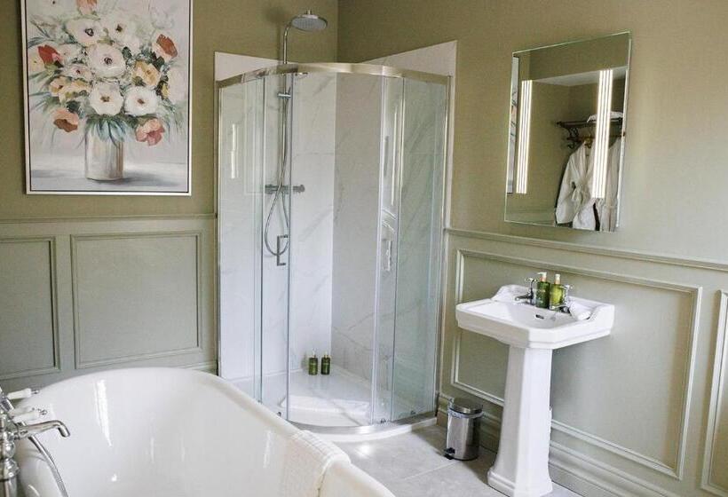 Номер Deluxe, Tankardstown