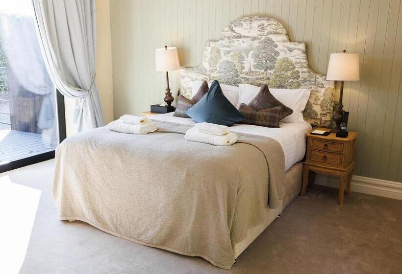 Номер Deluxe, Tankardstown