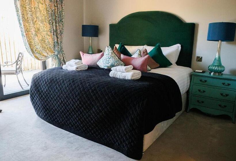 Номер Superior, Tankardstown