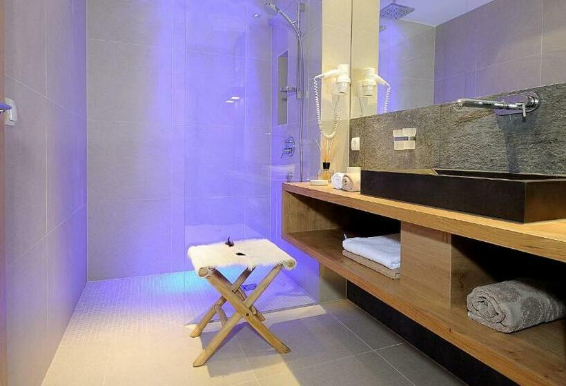 带阳台的高级房间, Post Hotel Paznaun