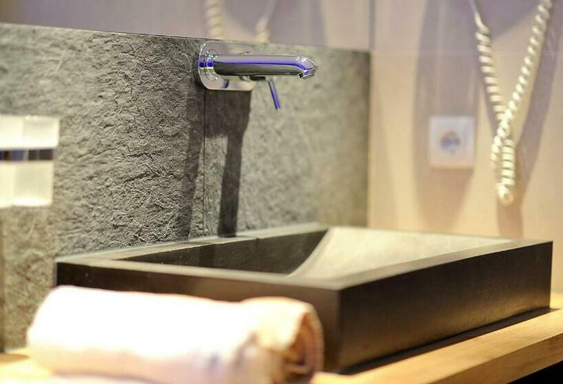 带阳台的高级房间, Post Hotel Paznaun