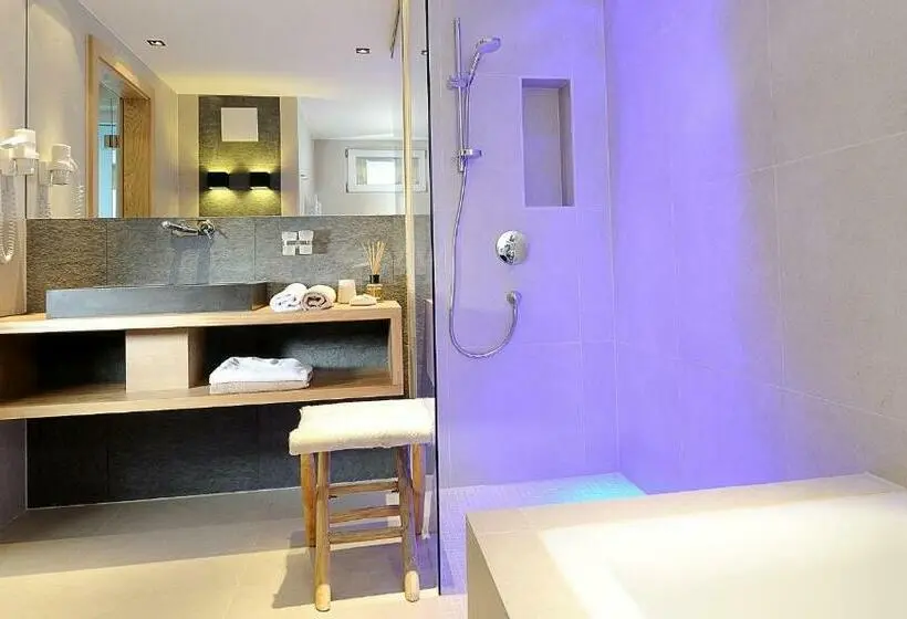 バルコニー付きデラックスルーム, Post Hotel Paznaun