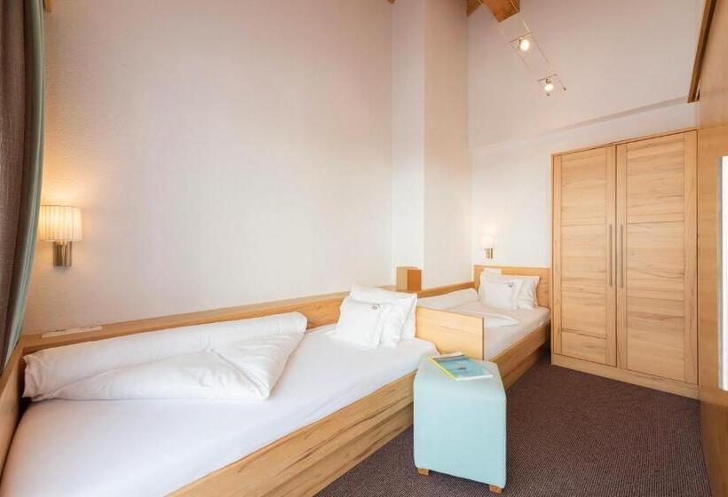 발코니가 있는 4인용 스탠다드 룸, Alpinhotel Monte Superior   Silvretta Card Premium Betrieb