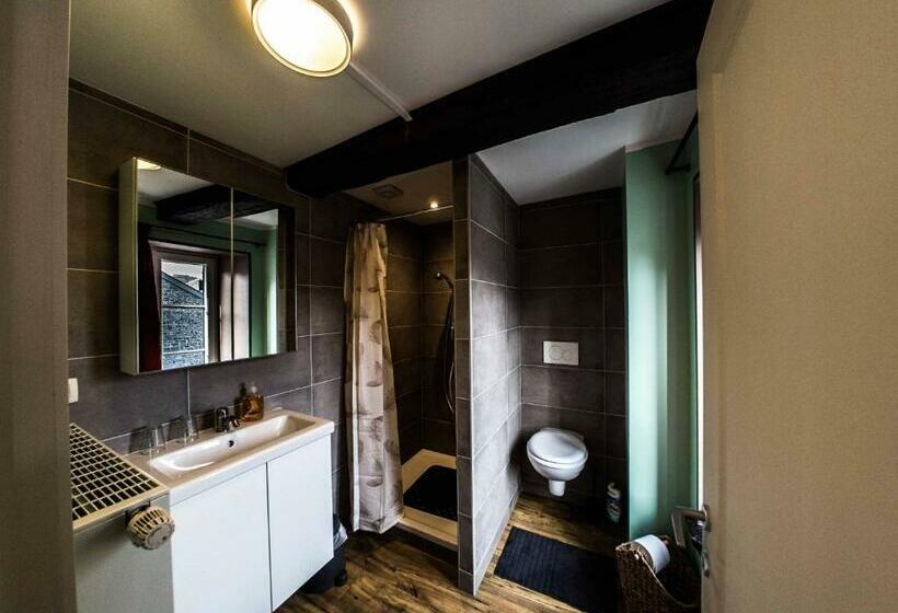 基本三人间, B&b Aux 10 Clefs