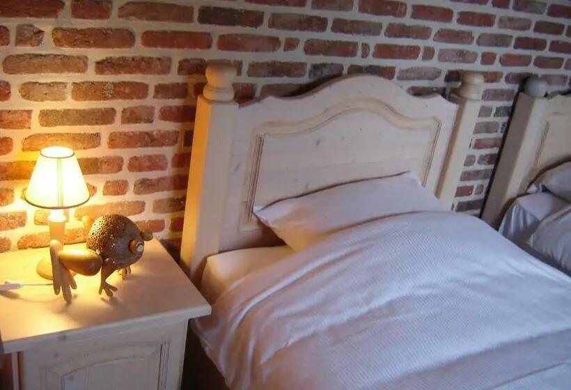Classic-perhehuone, B&b Wisteria