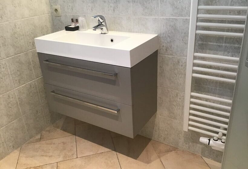 スタンダードルーム, B&b Wisteria